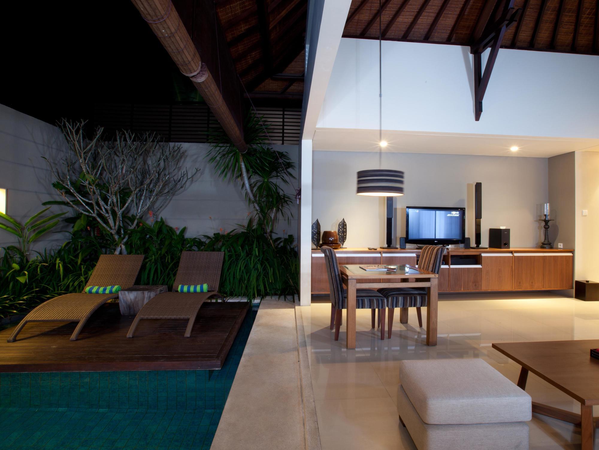 Pradha Villas Seminyak Exterior photo